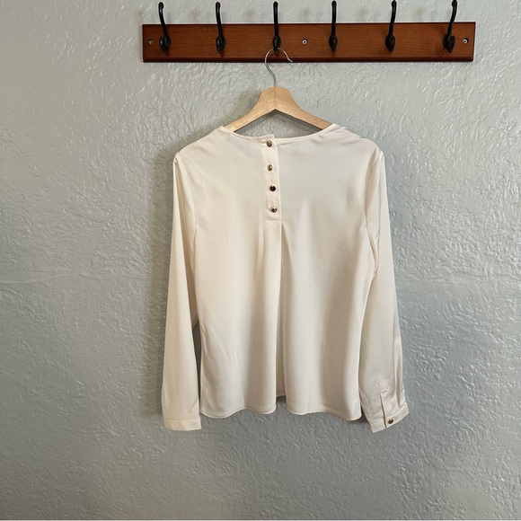 Long-sleeve button-back top in everyday crepe - Picture 10 of 11